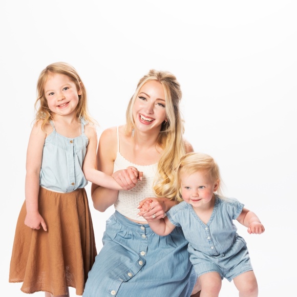 Meet your Posher, Nicole - Picture 2 of 2